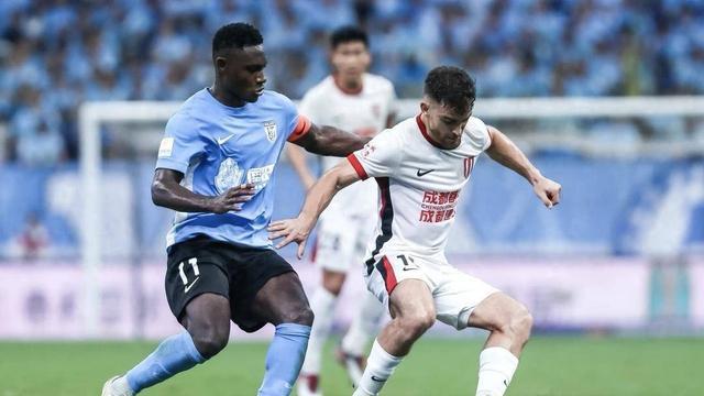 61611人！大连梭鱼湾足球场上座人数创下新纪录