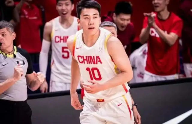 男篮最大收获！三场比赛场均砍下11.3分 攻防俱佳信心十足