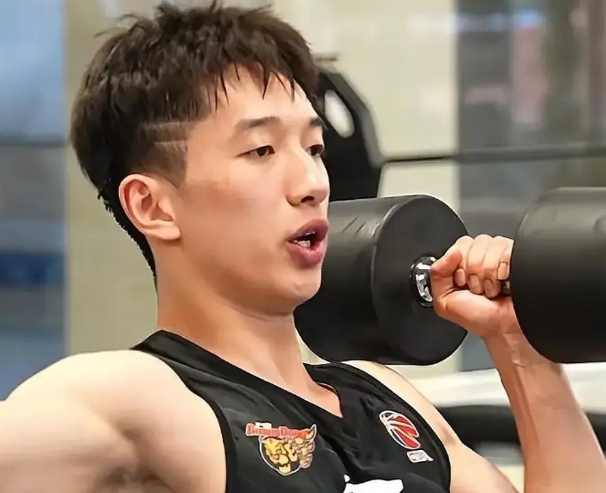 广东83:47北控迎3喜1忧！王洪泽张文逸基本盘，杨溢失误还是多！