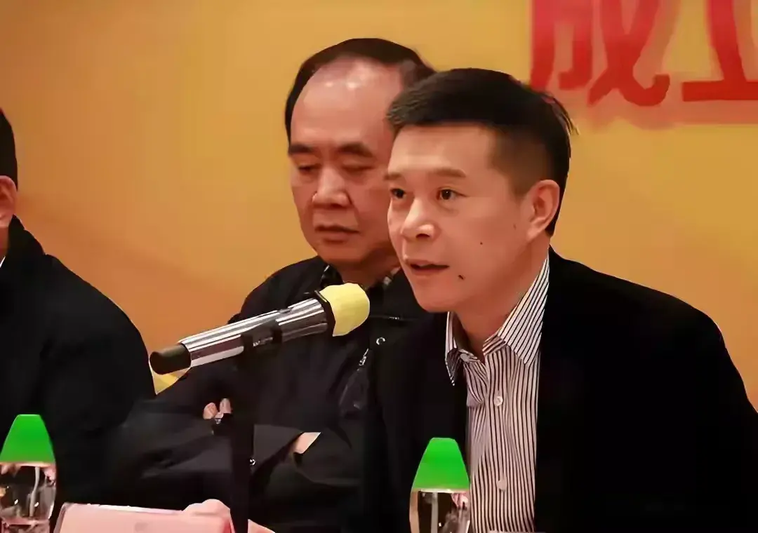 国青新锐猛虎下山，球迷喊话杜锋，别让他成为第二个黄明依