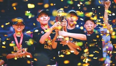 沈阳文艺二校篮球队勇夺全国小学生联赛“一冠二亚”