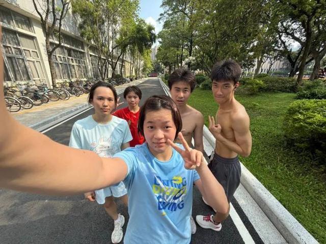 全红婵晒训练照，大汗淋漓！此前缺席世锦赛、长胖引争议