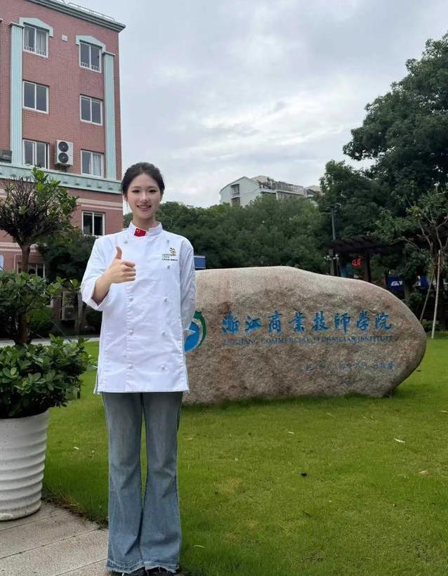 中考失利改行做面包，21岁女孩逆袭世界冠军，三星堆作品火爆全球