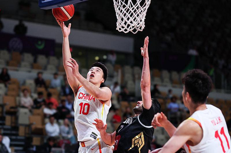 小组赛三连胜锁定八强席位，中国男篮完成亚洲杯征战阶段性目标