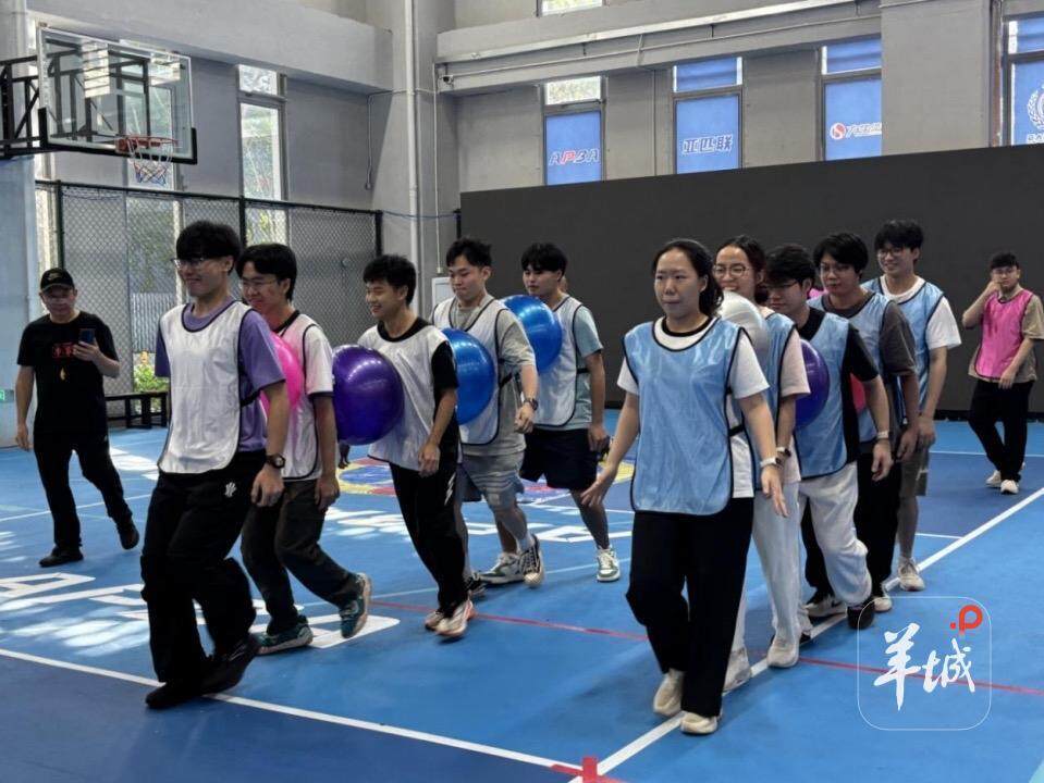 以趣味竞技响应全民健身号召！大学生趣味运动会在深圳航城街道举行