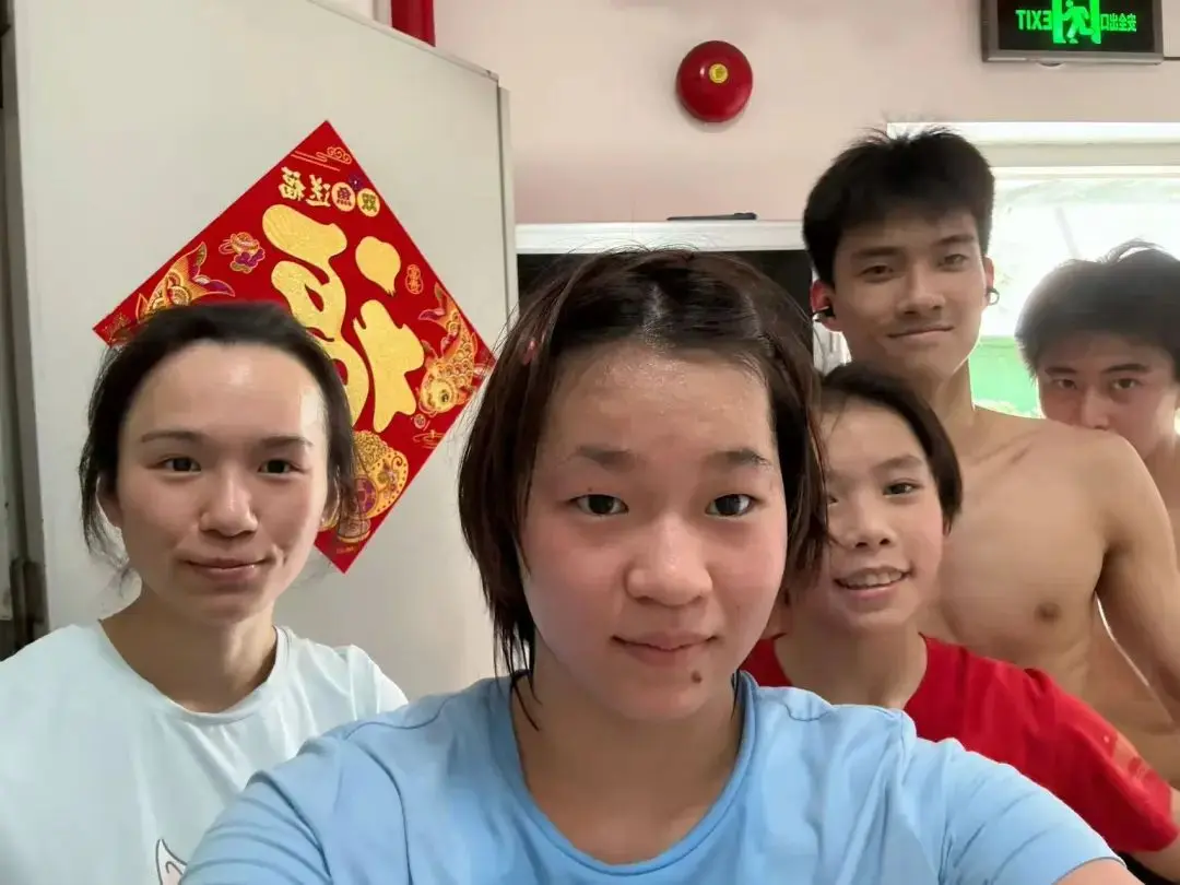 全红婵晒训练照，大汗淋漓！