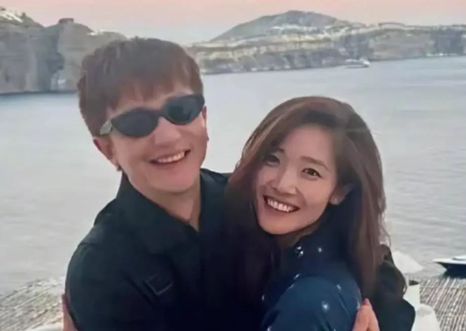 同样是伴侣名气不般配，把黄轩，黄晓明，许嵩一起比，差距出来了!