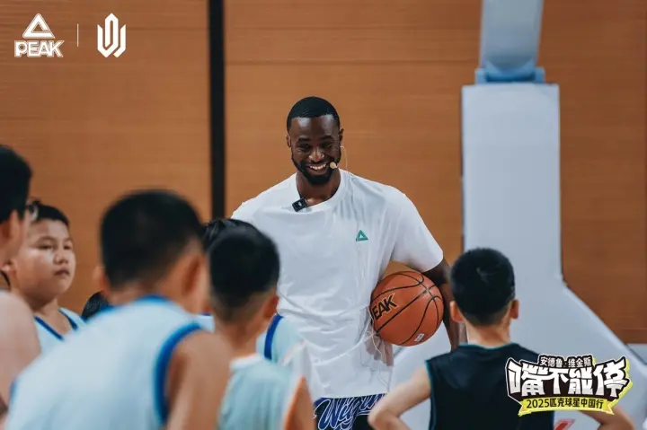 NBA状元变身“孩子王”，维金斯空降乌鲁木齐演绎快乐篮球