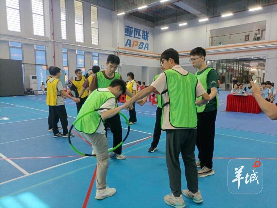 以趣味竞技响应全民健身号召！大学生趣味运动会在深圳航城街道举行