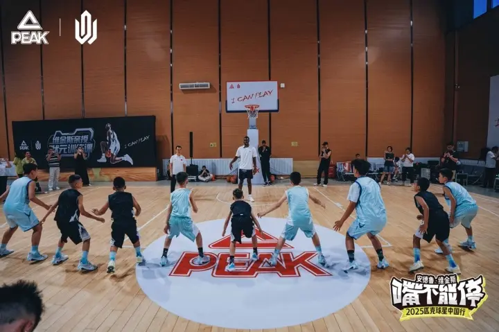 NBA状元变身“孩子王”，维金斯空降乌鲁木齐演绎快乐篮球