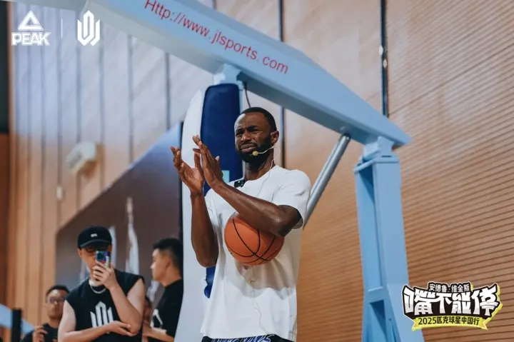 NBA状元变身“孩子王”，维金斯空降乌鲁木齐演绎快乐篮球