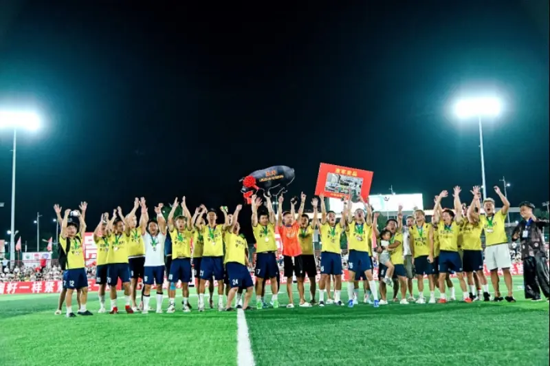 深蓝S09化身“村超”爱心保障车：以公益温度拥抱万千热爱