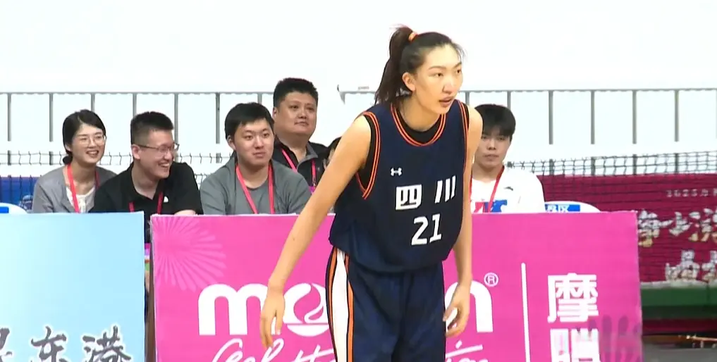 狂赢109分！女篮豪华之师真强，李梦10中10砍25+4，宫导心动吗？