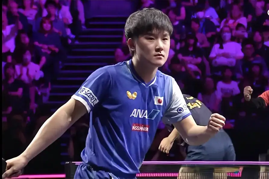 张本智和赛后怒喷王皓不尊重人，但事实是，他庆祝时也没尊重国乒