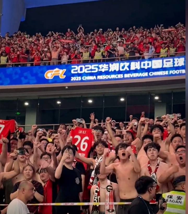 刘若钒：不容易的3分，俱乐部上下团结一起，每一分钟都拼尽全力
