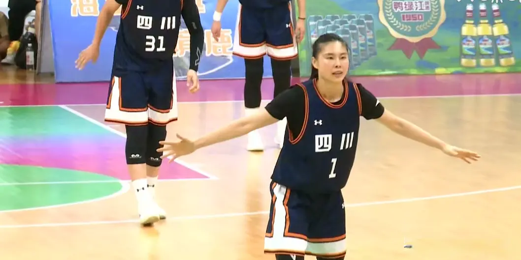 狂赢109分！女篮豪华之师真强，李梦10中10砍25+4，宫导心动吗？