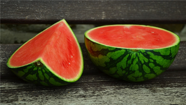 网友称“月薪2万吃不起水果” 百果园：真正了解水果的人非常少