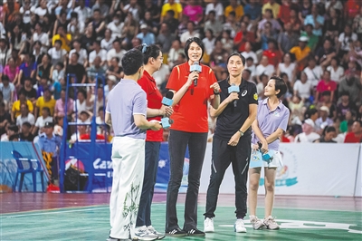 中国女排前国手孙玥、赵蕊蕊亮相海南“村VA”