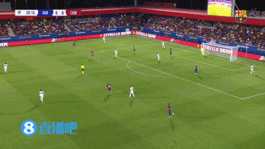 巴萨1-0领先科莫！科莫低级失误禁区前被费尔明断球 后者低射破僵