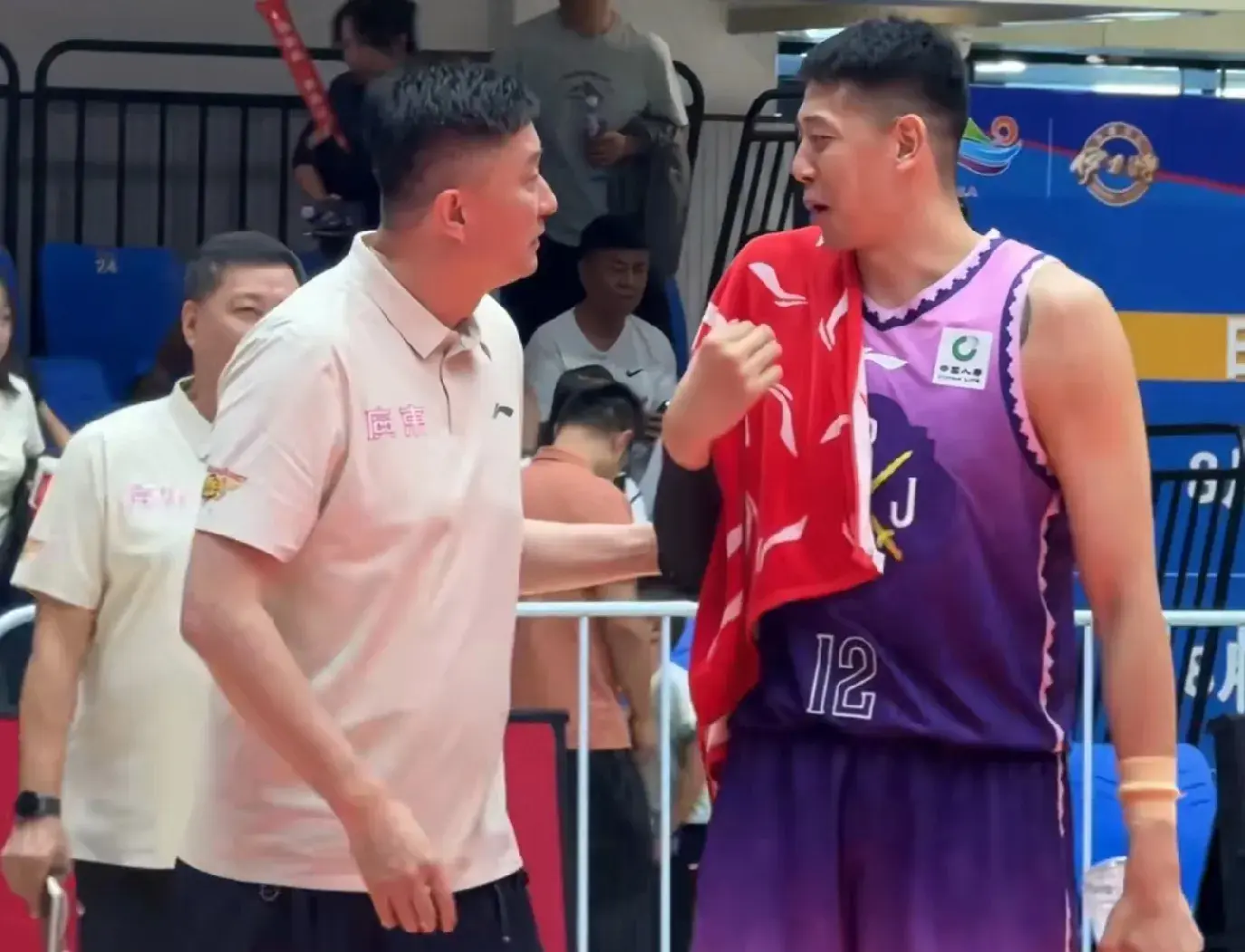狂胜36分！王洪泽17+12+4，5前板太硬，张文逸三分7中5，篮板多20