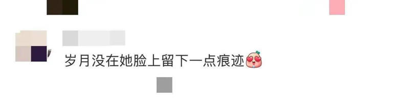 王丽坤青岛海边录节目，40岁素颜惊艳全场，她咋还这么美？