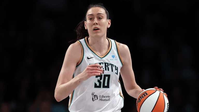 WNBA：纽约自由人斯图尔特右膝受伤，预计8月底前复出
