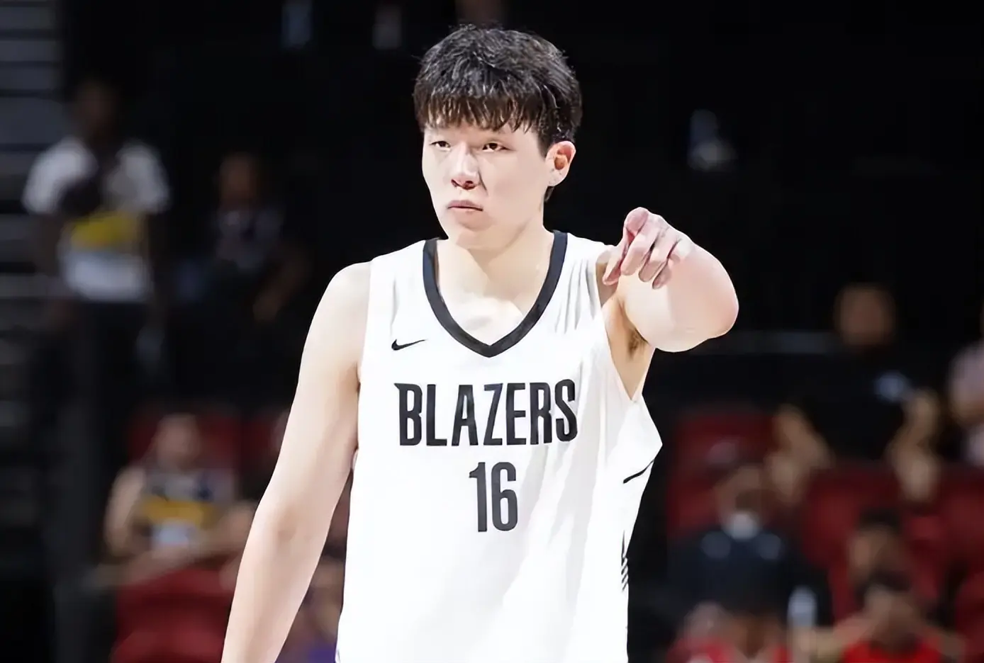杨瀚森无缘联手特雷杨！老鹰两度错失潜力中锋，火箭成最大赢家
