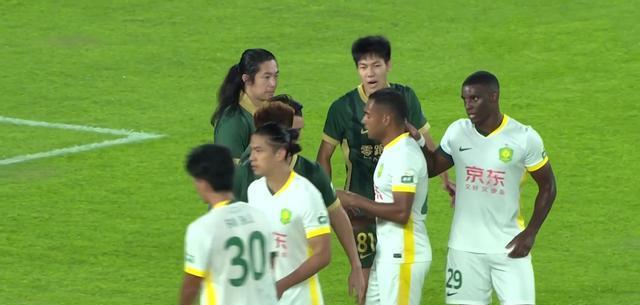 国安因祸得福，变阵4后卫更流畅，落后2球塞帅认栽 张玉宁差个进球