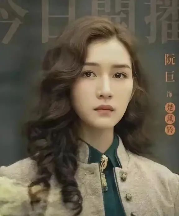 离婚不离家，为佟丽娅庆生的陈思诚，让小21岁女友心胸宽到离谱你见过哪对离婚夫妻能做到"离婚不离家"？凌晨两点，我刷到陈思诚又给前妻佟丽娅送生日祝福，真是笑出声！四年了，年年如此，卡点祝福，从不缺席。前两天八月八日凌晨，陈思诚发微博晒出佟丽娅