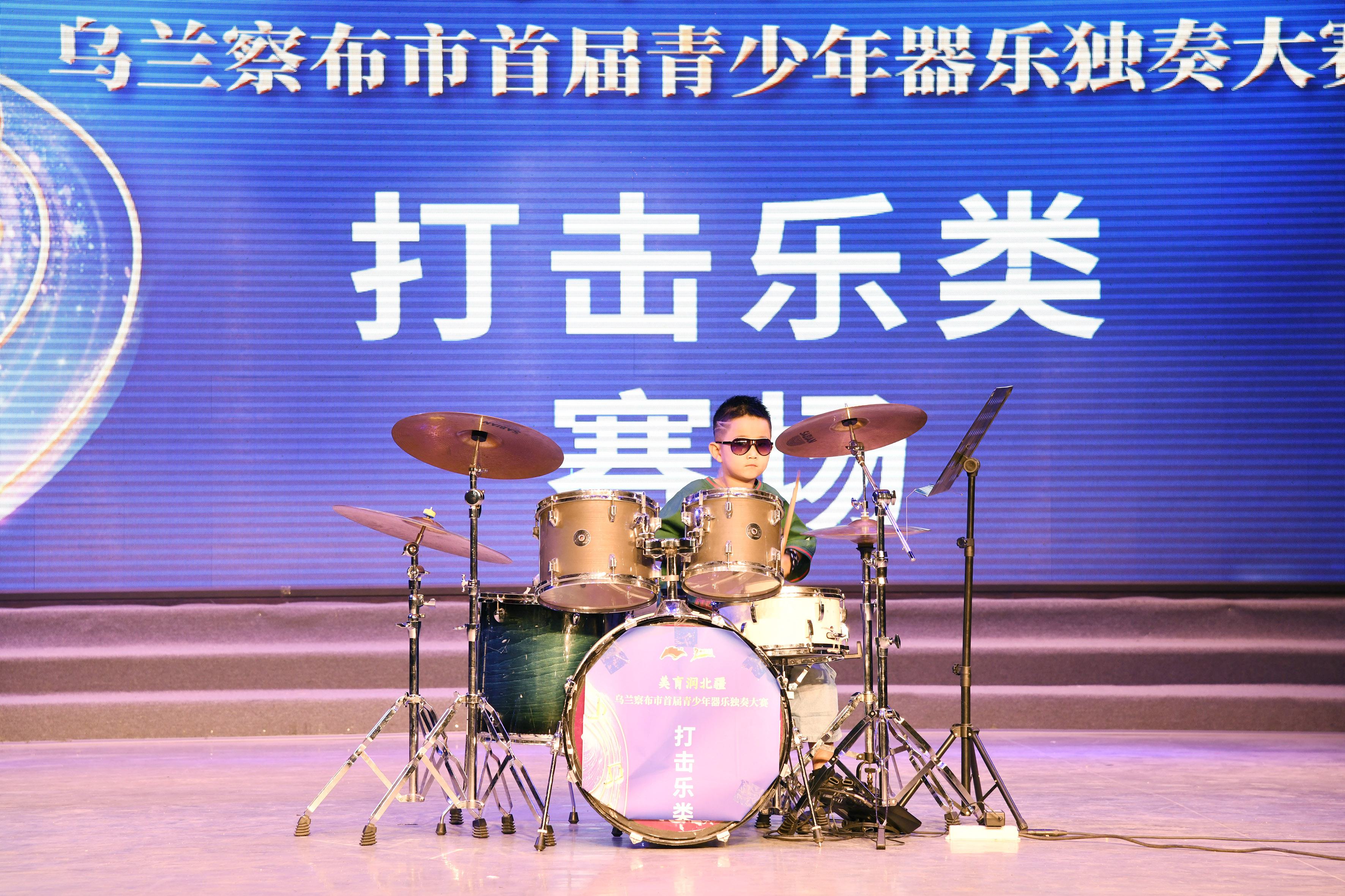 乌兰察布市首届青少年器乐独奏大赛举行