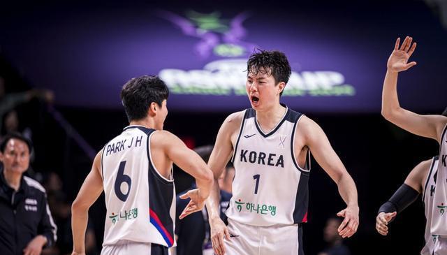 男篮亚洲杯疯狂一夜：韩国锁定第2，日本碾压，澳大利亚全胜晋级