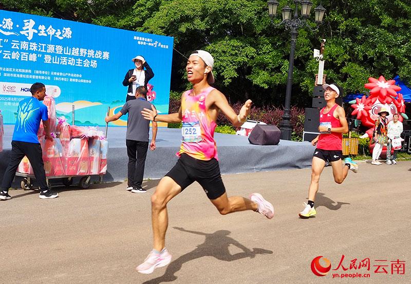 曲靖沾益：开启越野之旅 赏珠江源风光