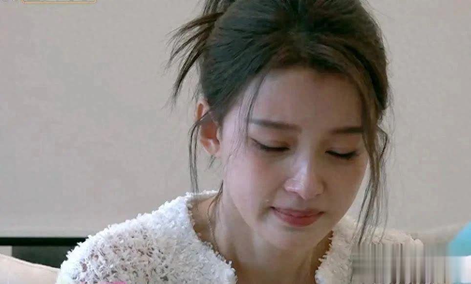 孙怡马尔代夫晒照，穿粉泳衣吸睛