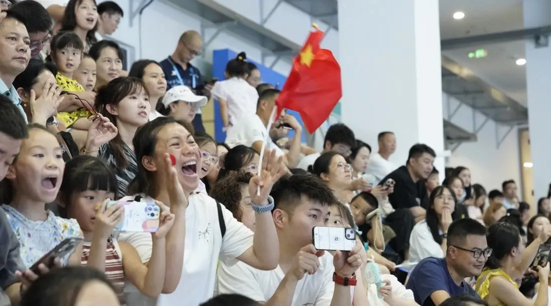 一票难求！轮滑球的魅力在哪儿？