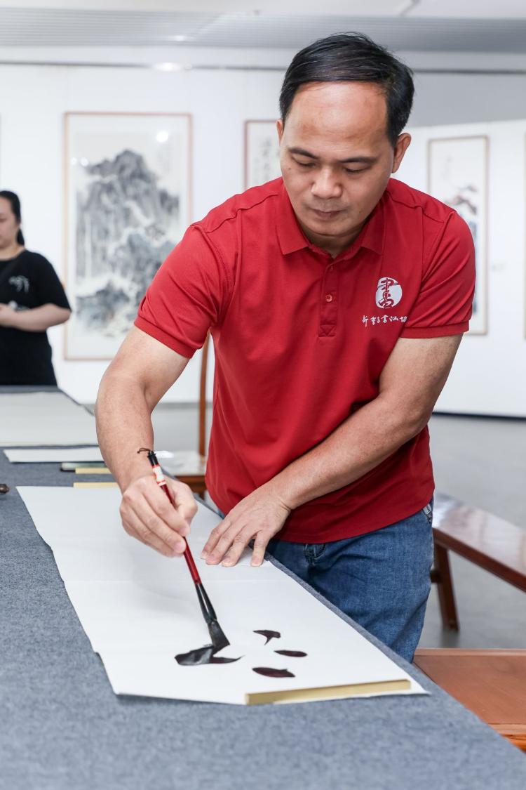 ��ī�����㡤���ำ�� ���պ���Ե����лά�����ΰ�ɳ���Ʊ�׳�黭��Ʒչ������ɽ�����ݿ�չ