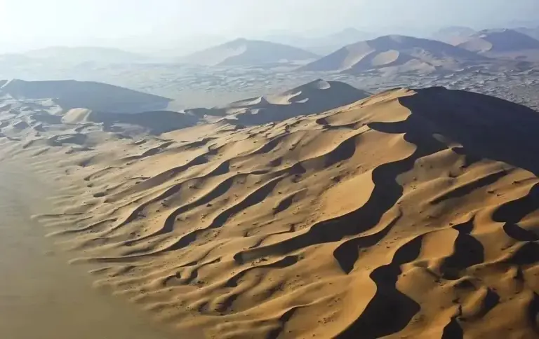 3046公里！把塔克拉玛干沙漠锁边，就能让沙漠变绿洲吗？