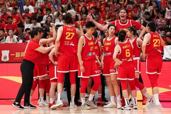 李梦10中10独砍25分引热议 这是宫鲁鸣推动女篮换血最大争议一次吗？