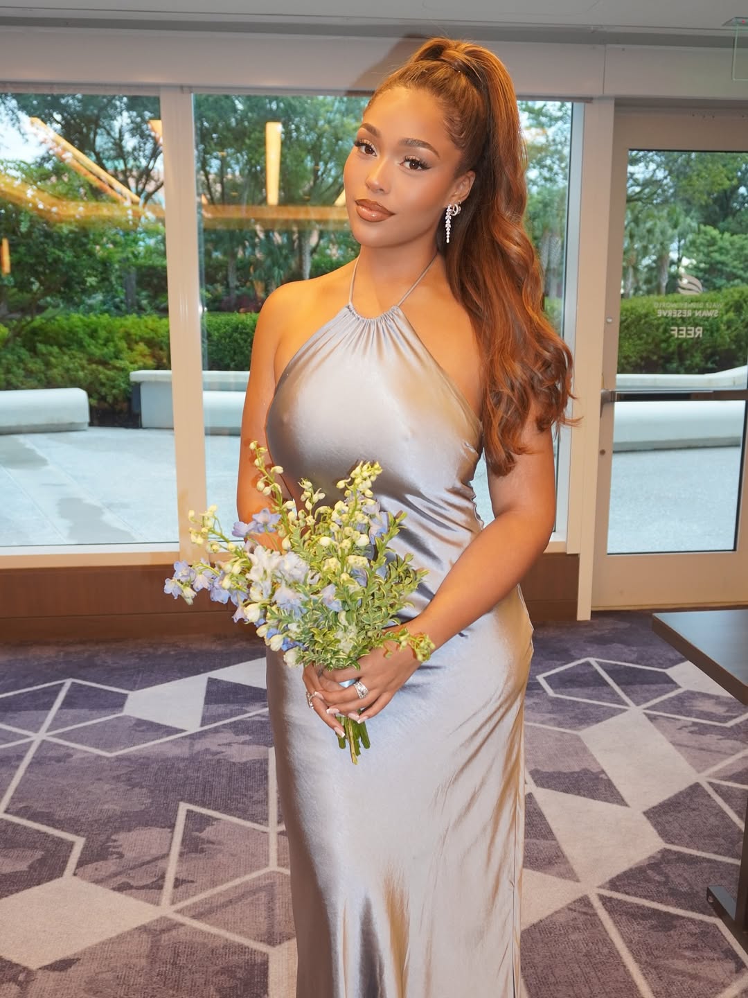 唐斯和女友一起参加友人婚礼，唐斯女友晒出多张现场照