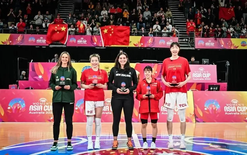 李梦10中10独砍25分引热议 这是宫鲁鸣推动女篮换血最大争议一次吗？