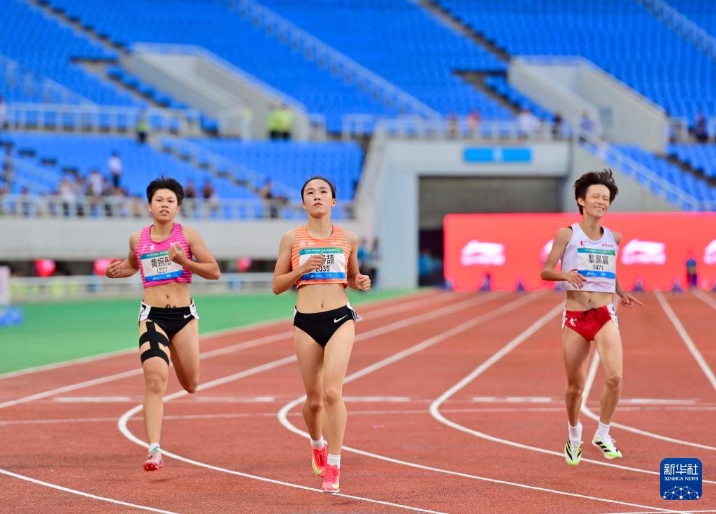 全国青少年田径运动会：女子100米复赛赛况
