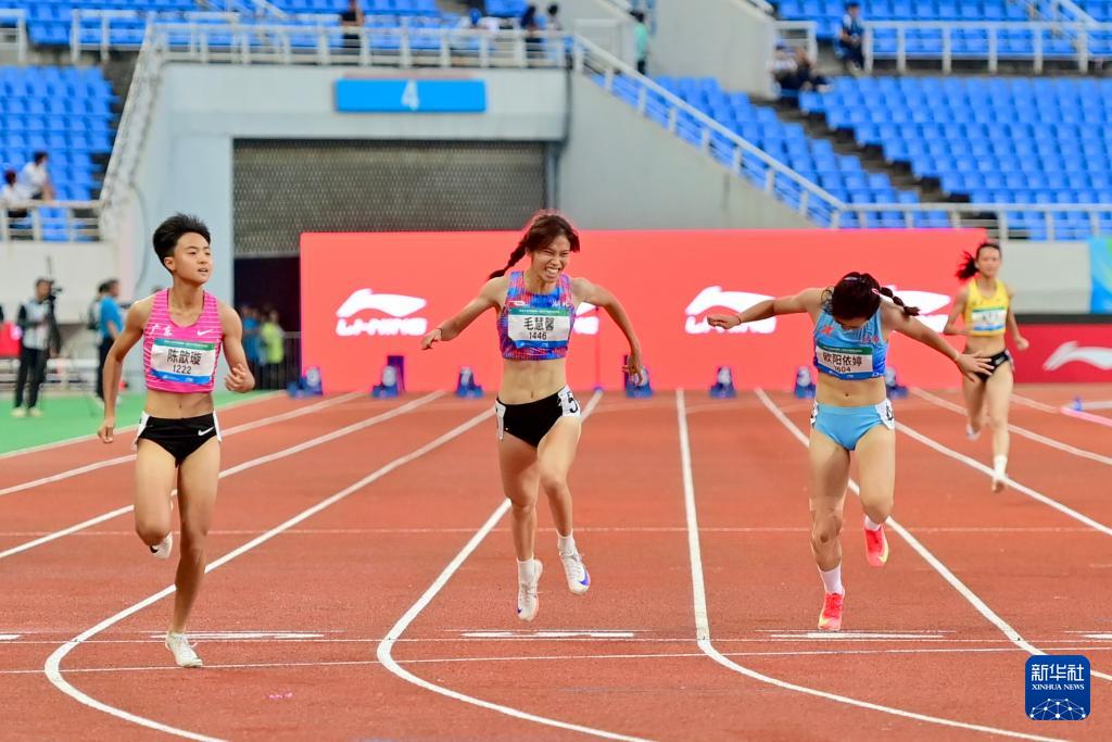 全国青少年田径运动会：女子100米复赛赛况