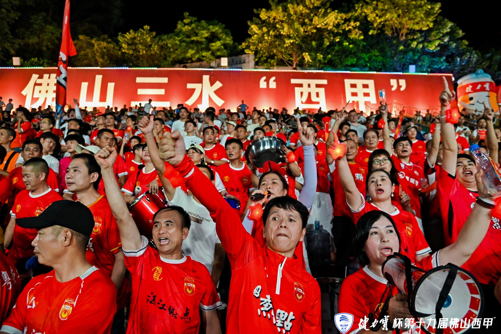 湛江热点球迷热情汹涌。