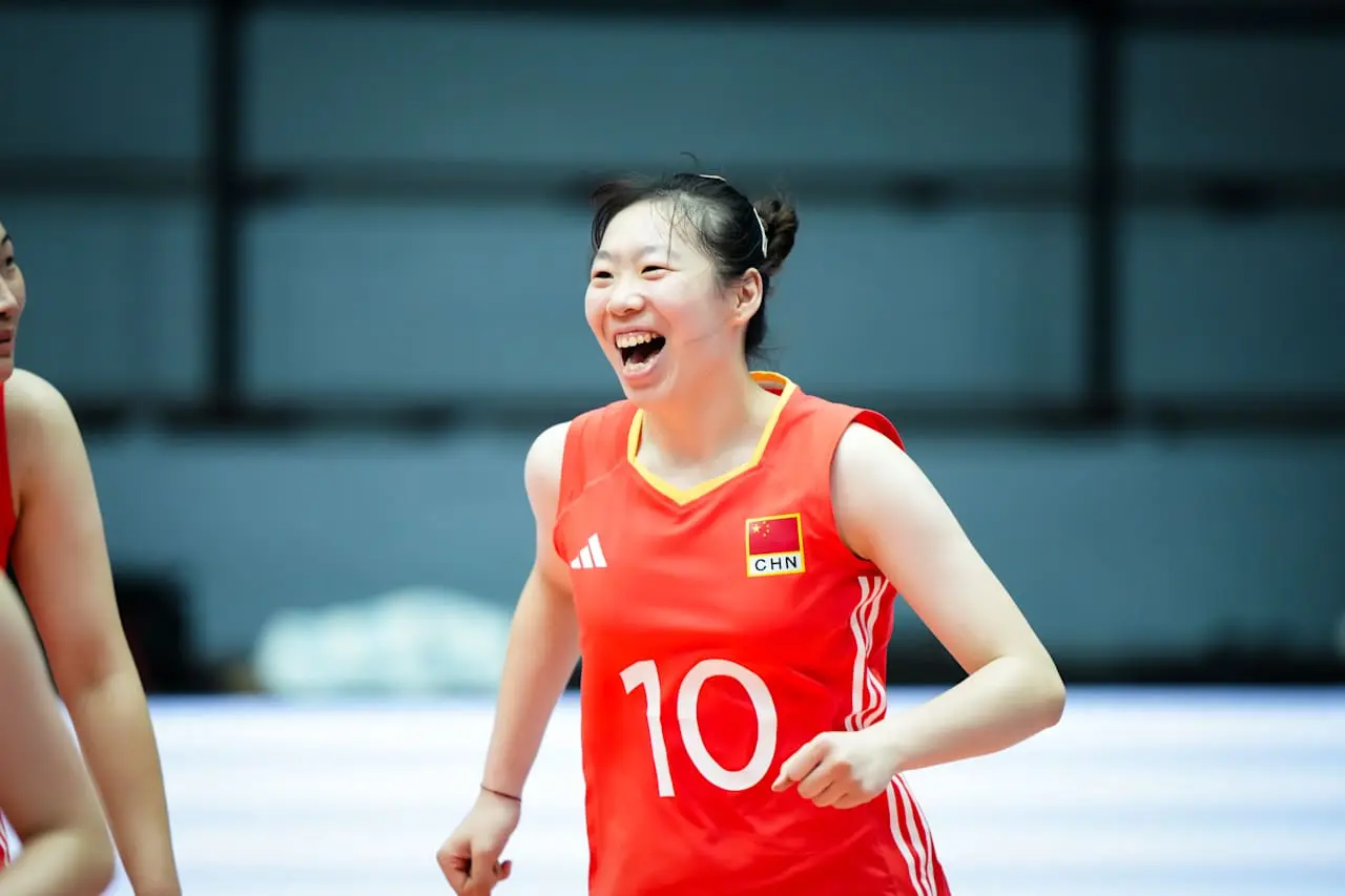 二传或成大器，中国U21女排3-0美国，世锦赛小组第一出线
