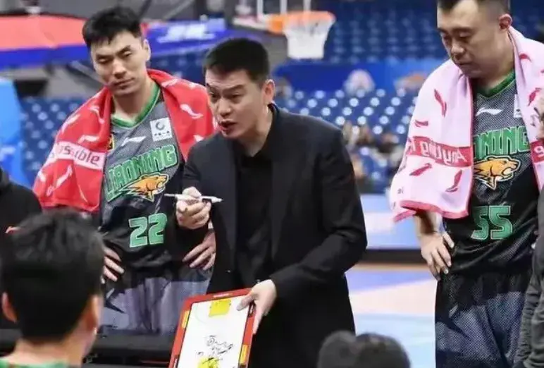 来啦！内线魔兽重磅官宣，辽篮阵容迎来全面升级，杨鸣乐开了花