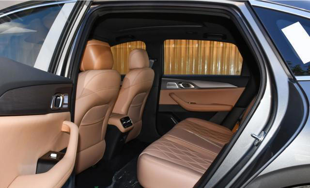 馈电油耗2.67L，得房率84.87%，这款插混轿车售价仅需8.18万起！