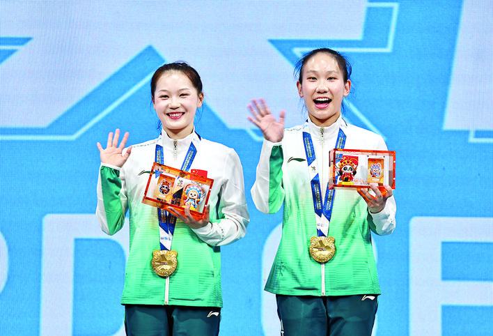 “姐妹花”胡译乘／张欣欣 蹦床女子双人同步夺冠