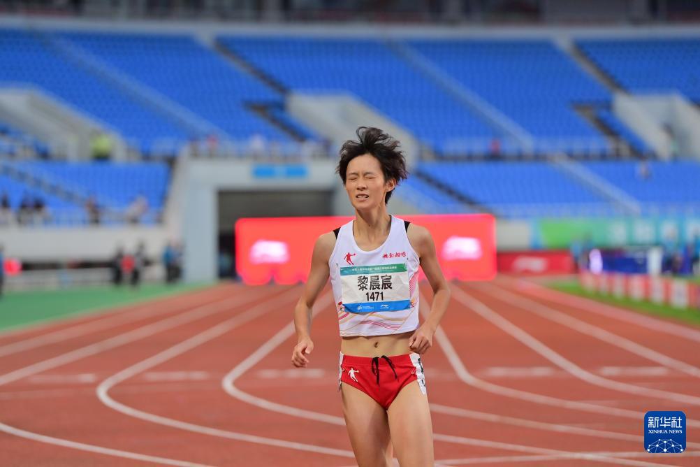 全国青少年田径运动会：女子100米复赛赛况