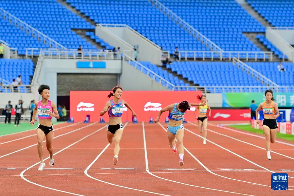 全国青少年田径运动会：女子100米复赛赛况