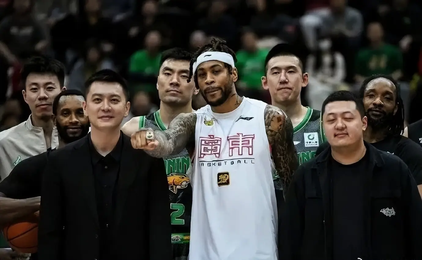 来啦！内线魔兽重磅官宣，辽篮阵容迎来全面升级，杨鸣乐开了花