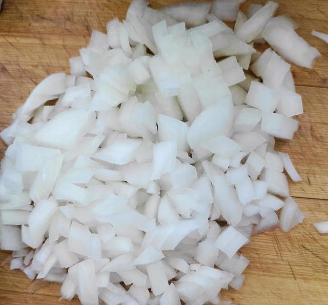 每日一菜——洋葱火腿鸡蛋炒米饭，从早炒到晚，过程好曲折